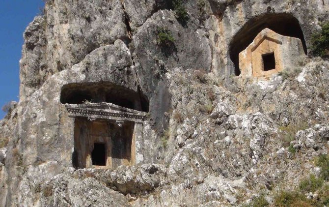 Gizemli Kent Thera’da Tiyatro Gün Yüzüne Çıktı