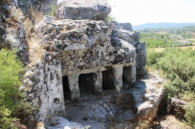 Gizemli Kent Thera’da Tiyatro Gün Yüzüne Çıktı