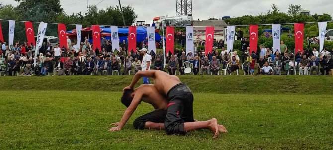 Ünye’deki Yağlı Pehlivan Güreşlerinde Başpehlivan Recep Kara Oldu