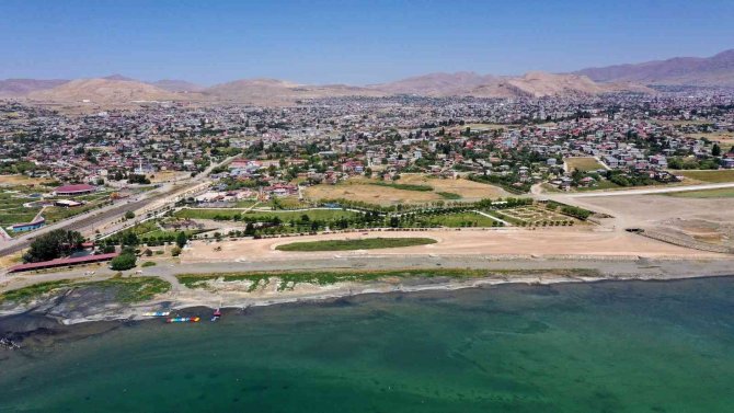 Van Gölü Sahiline Modern Park