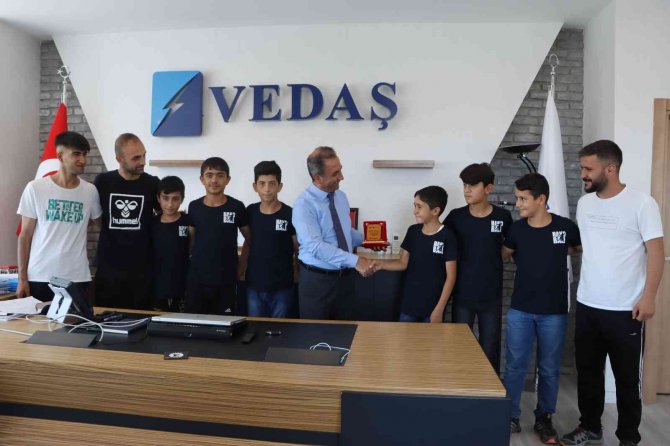 Minik Sporculardan Vedaş’a Teşekkür Ziyareti