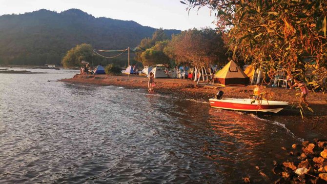 Tatilden Vazgeçmeyenler Çadırı Tercih Ediyor