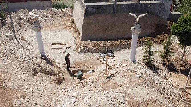 Belediyenin Başvurusuyla Yapılan Kazılarda Roma Dönemi’ne Ait Mezarlar Bulundu