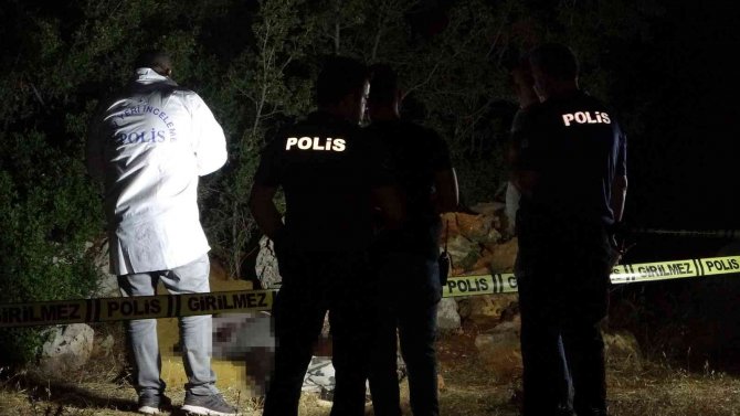 Antalya’da Ormanlık Alanda Erkek Cesedi Bulundu