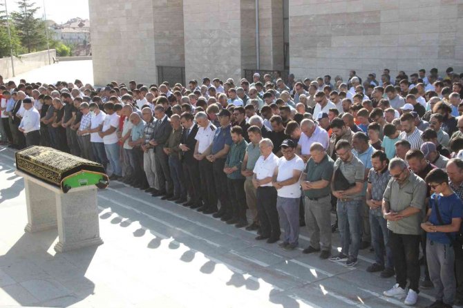 Otomobilin Çarpması Sonucu Ölen Çocuğa Acı Veda