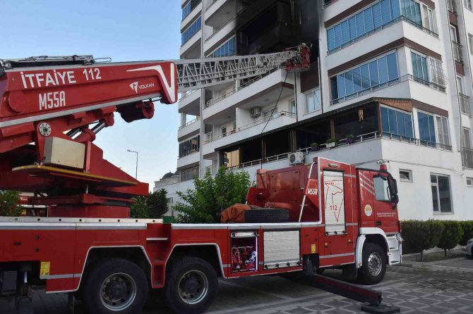 Adana’da Apartmanın 3. Katında Korkutan Yangın