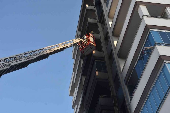 Adana’da Apartmanın 3. Katında Korkutan Yangın