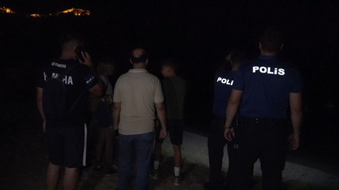 Karada Ve Denizde Polisi Alarma Geçiren Minik Mehmet Otelde Bulundu