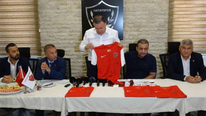 Atakaş Hatayspor’un Yeni Sezonda Giyeceği Formalar Basına Tanıtıldı