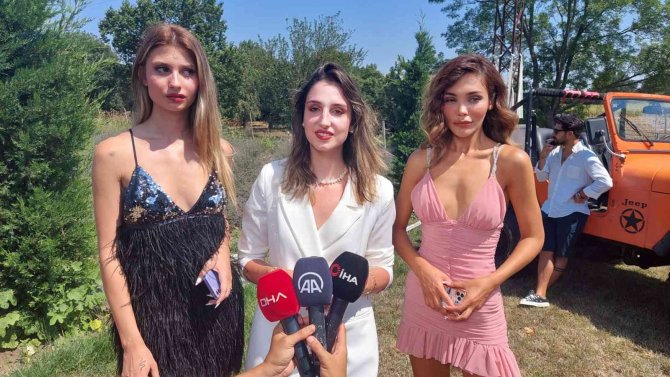 Ayçiçeği Tarlasında Mankenlerle Muhteşem Foto Safari