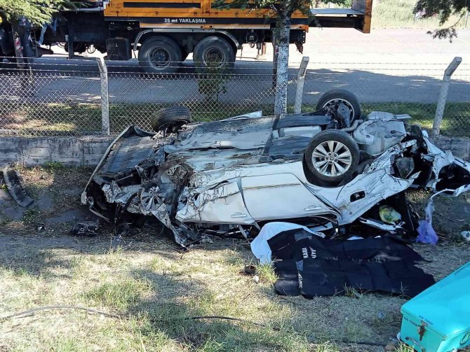 Ankara’da Kaza: Anne İle Çocuğu Hayatını Kaybetti, 4 Kişi Yaralandı