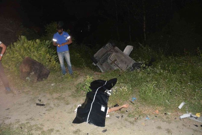 Bilecik’te Çöp Kamyonuyla Çarpışan Aracın Sürücüsü Hayatını Kaybetti, 3 Kişi Yaralandı