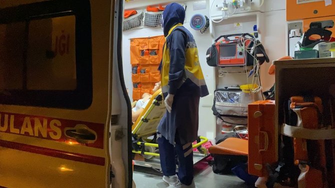 Bursa’da Kontrolden Çıkan Araç Önce Bariyerlere Sonra Otomobile Çarptı: 1’i Ağır 2 Yaralı