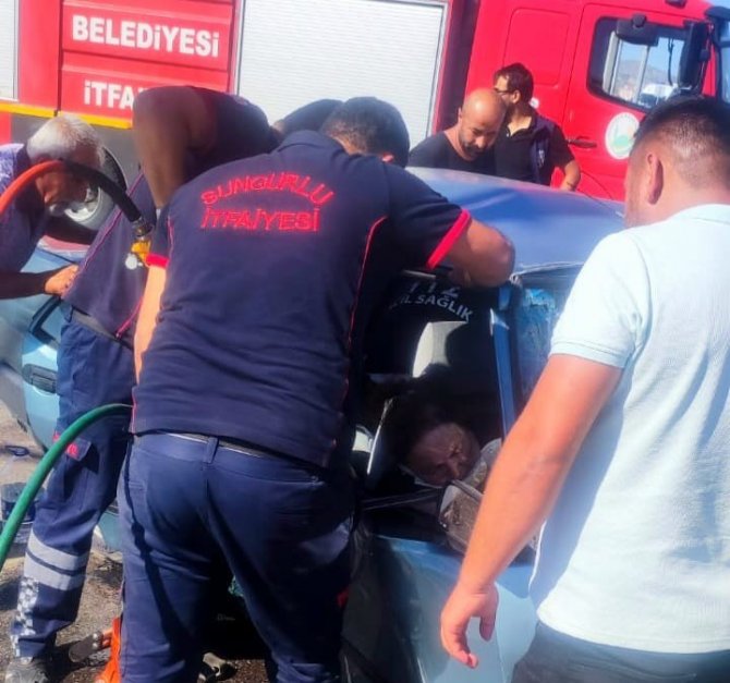 Kırmızı Işıkta Bekleyen Otomobile Çarptı: 1’i Ağır 7 Yaralı