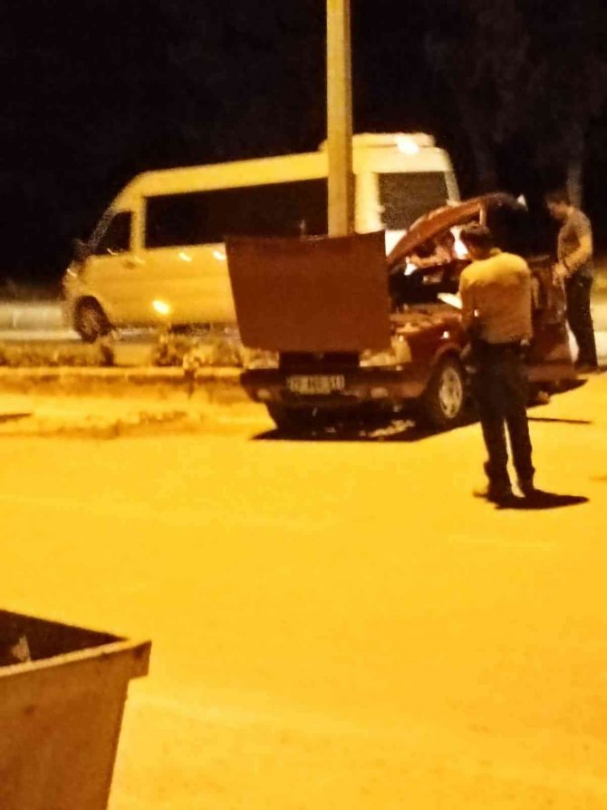 Orta Refüjdeki Direğe Çarpan Otomobil, Genç Sürücüye Mezar Oldu