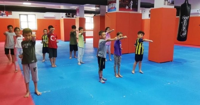 Yaz Okulu Öğrencileri Eğitimlerini Almaya Devam Ediyor