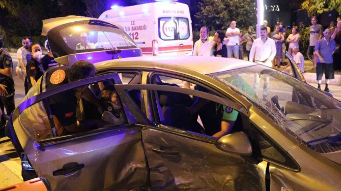 Edirne’de 6 Kişinin Yaralandığı Kazada Ortalık Savaş Alanına Döndü