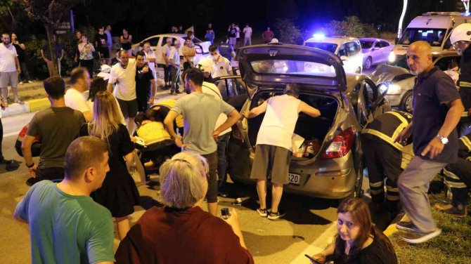 Edirne’de 6 Kişinin Yaralandığı Kazada Ortalık Savaş Alanına Döndü
