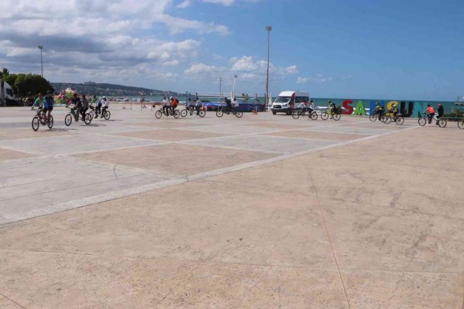 Engelleri Aşmak İçin Görme Engellilerle Beraber Pedal Çeviriyorlar