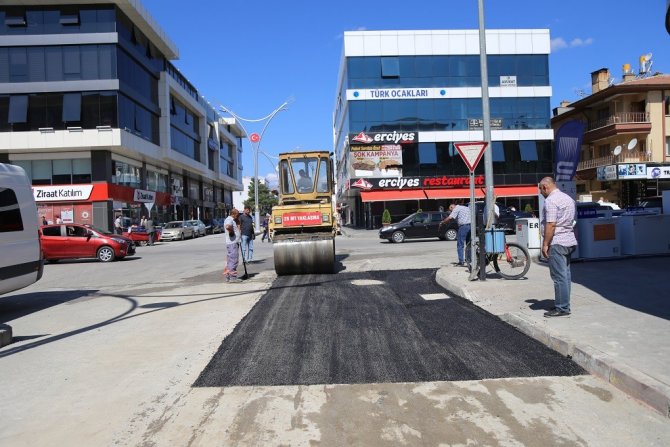 Erzincan’da Asfalt Onarım, Bakım Ve Yama Çalışmaları Sürüyor