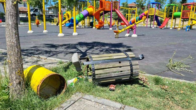 Alaplı’da Yıpranmış Çocuk Parkları Tehlike Saçıyor
