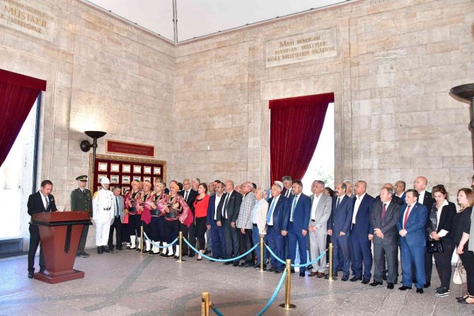 Ankaralılar Derneği Anıtkabir’i Ziyaret Etti