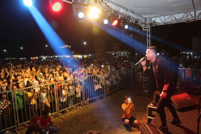 Yazlık Kadırga Şenliğiyle Doyasıya Eğlendiler