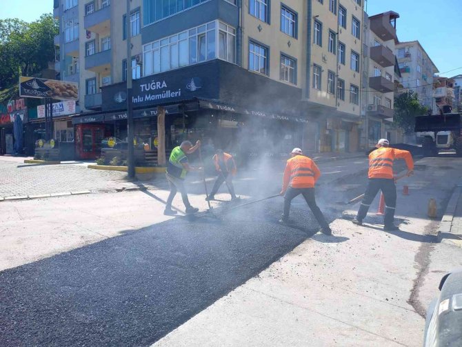Gölcük’te Asfalt Seferberliği Sürüyor