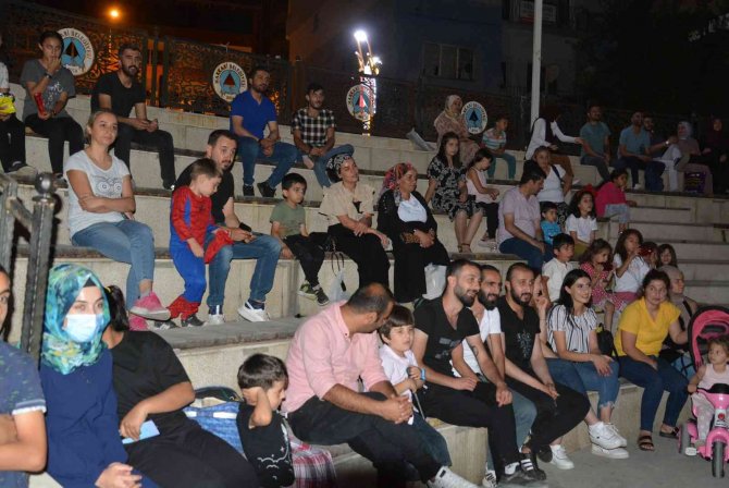 Karaoke Sahnesi Hakkari Gecelerine Renk Kattı