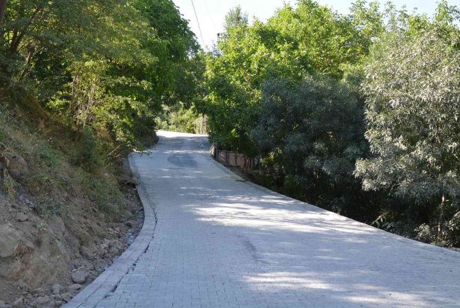 Hakkari’de 3 Semt İlk Defa Toprak Yoldan Kurtuluyor