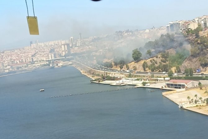 İ̇zmir’de Otluk Alanda Yangın