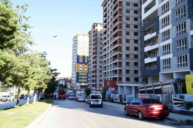 Kız Arkadaşından Ayrılan Genç Binanın 9’uncu Katına Çıktı