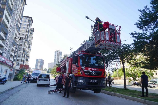 Kız Arkadaşından Ayrılan Genç Binanın 9’uncu Katına Çıktı