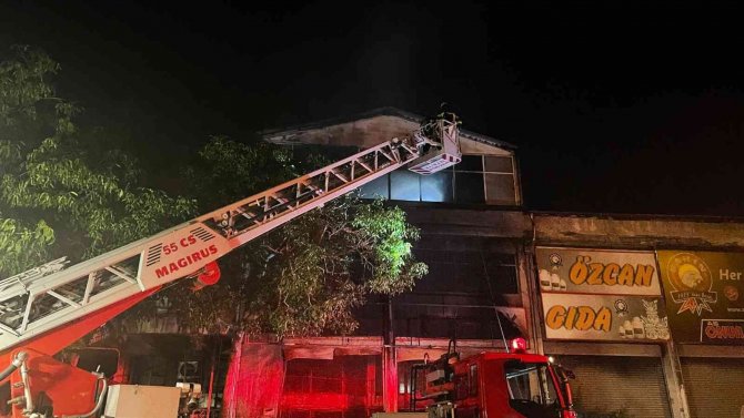 Ambalajcıda Çıkan Yangında İş Yeri Kullanılamaz Hale Geldi