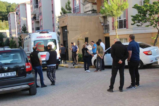 Kocaeli’de 17 Yaşındaki Genç Evde Tabancayla Vurulmuş Halde Bulundu