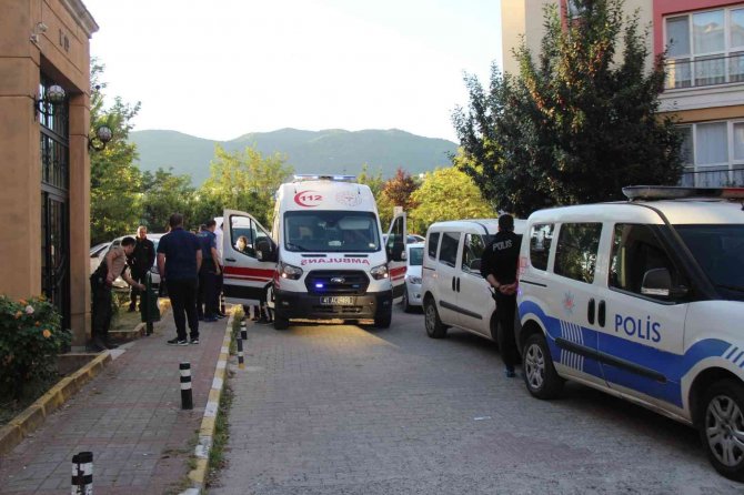 Kocaeli’de 17 Yaşındaki Genç Evde Tabancayla Vurulmuş Halde Bulundu