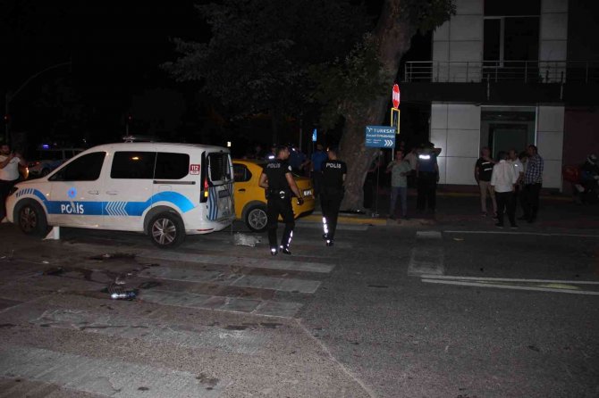 Polis Aracına Cip Çarptı: 2 Polis Memuru Yaralandı