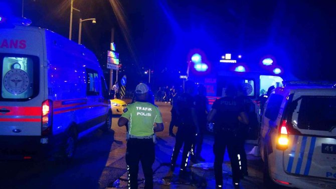 Polis Aracına Cip Çarptı: 2 Polis Memuru Yaralandı