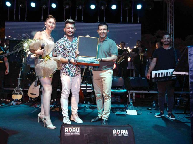 Kuşadası Yaz Boyunca Sanatla Güzelleşiyor