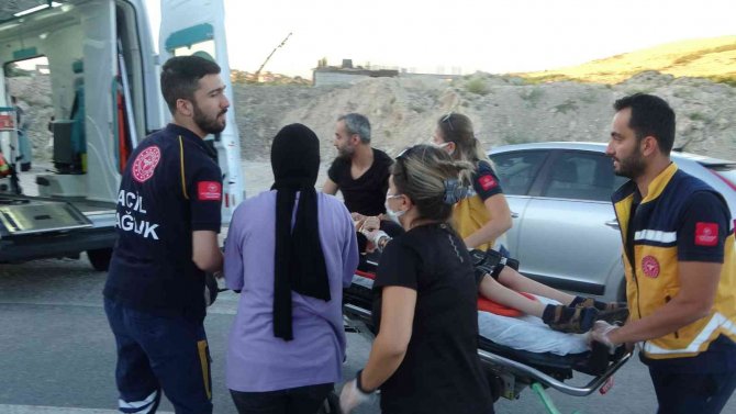İ̇ki Otomobilin Çarpıştığı Kazada Can Pazarı