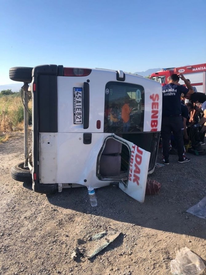 Tarım İşçilerini Taşıyan Servis Aracı Devrildi: 22 Yaralı