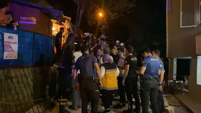 Sarıyer’de Kamyon Gecekondunun Üzerine Uçtu: 4 Yaralı