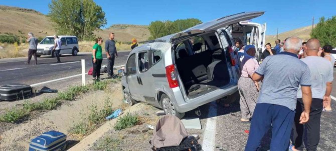 Yoldan Çıkan Araç Su Kanalına Girdi; 1 Ölü 5 Yaralı