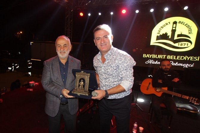 Şölenlerde Sahne Sırası Bayburtlu Sanatçılarındı