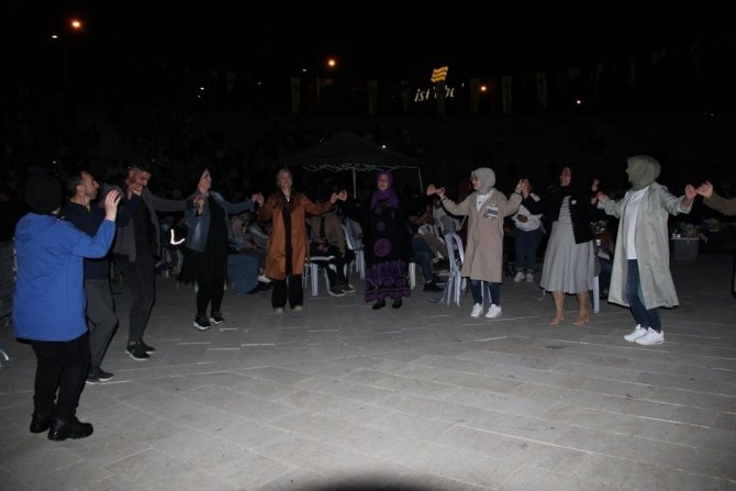 Şölenlerde Sahne Sırası Bayburtlu Sanatçılarındı