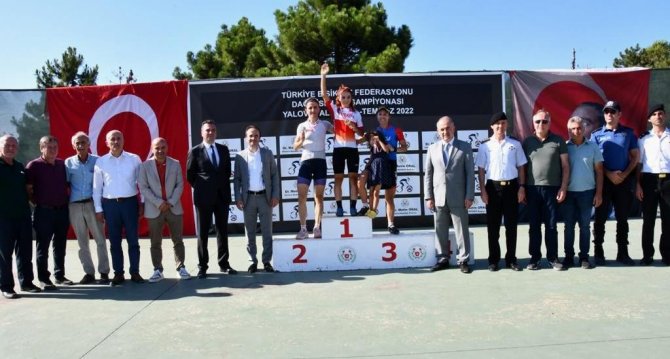 Yalova Altınova’da Pedallar Şampiyonluk İçin Dönüyor