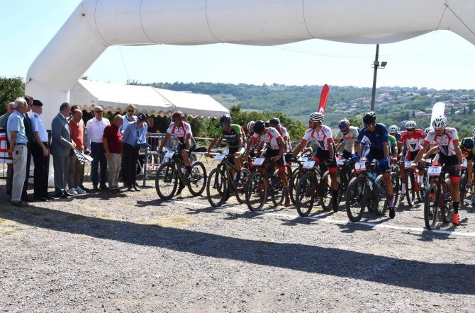 Yalova Altınova’da Pedallar Şampiyonluk İçin Dönüyor