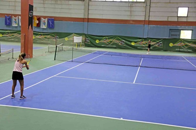 Uluslararası Ataşehir Belediye Başkanlığı Tenis Turnuvası Başladı