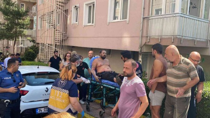 Üsküdar’da Apartmanda Doğalgaz Patlaması: 1’i Ağır 3 Yaralı