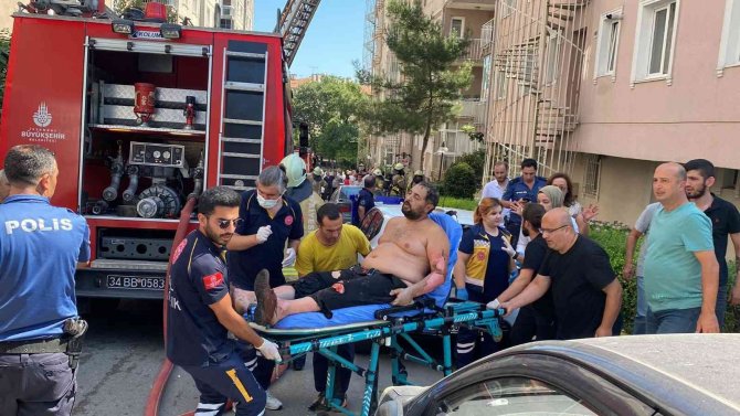 Üsküdar’da Apartmanda Doğalgaz Patlaması: 1’i Ağır 3 Yaralı